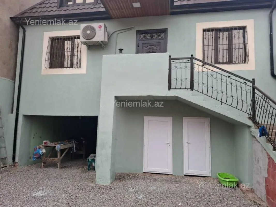 Satılır 5 otaqlı həyət evi 200 m²