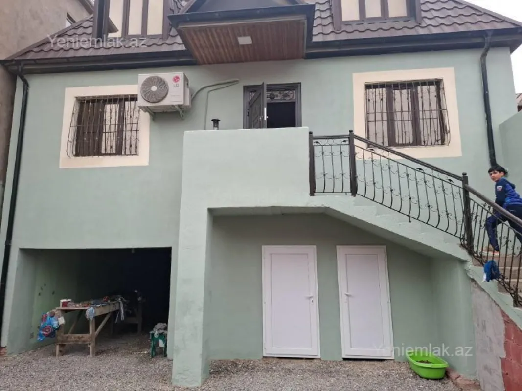 Satılır 5 otaqlı həyət evi 200 m²