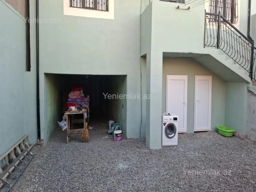 Satılır 5 otaqlı həyət evi 200 m²