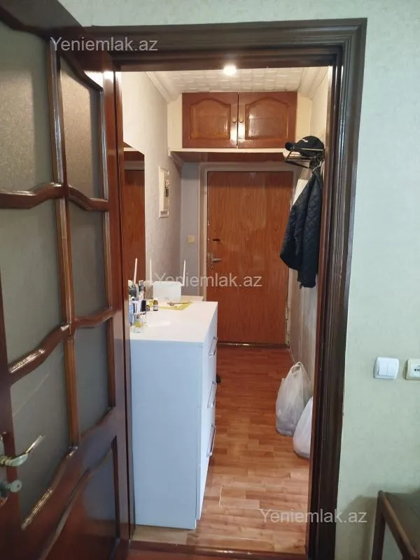 Satılır 1 otaqlı köhnə tikili 35 m²