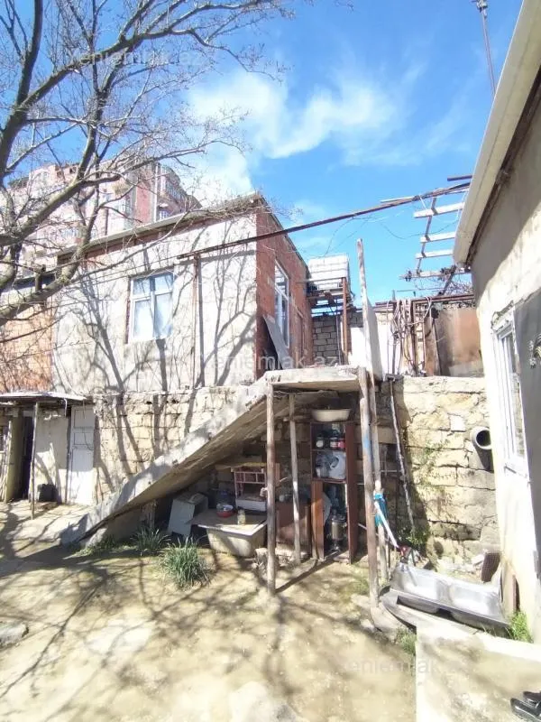 Satılır 7 otaqlı həyət evi 260 m²