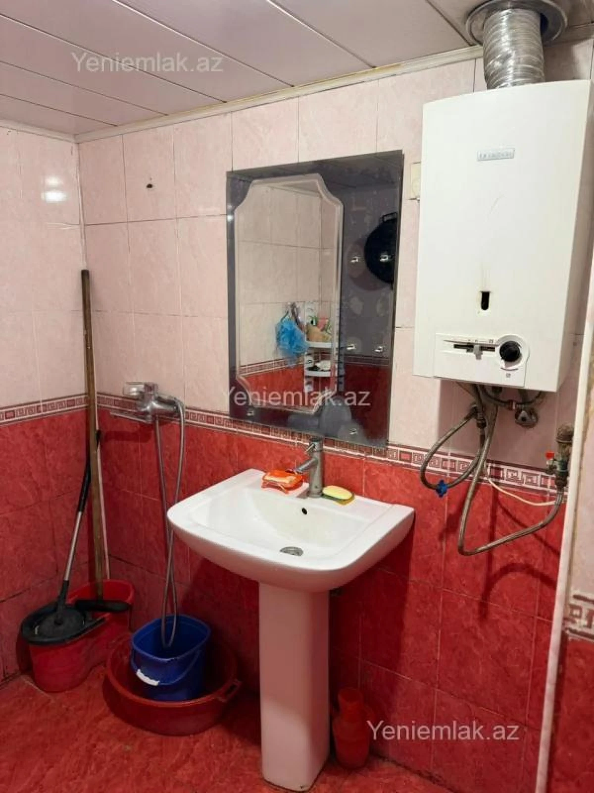 Satılır 2 otaqlı köhnə tikili 66 m²