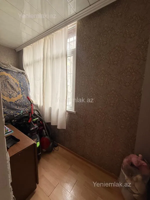 Satılır 4 otaqlı köhnə tikili 77.3 m²