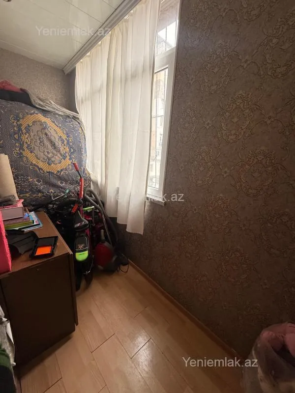 Satılır 4 otaqlı köhnə tikili 77.3 m²