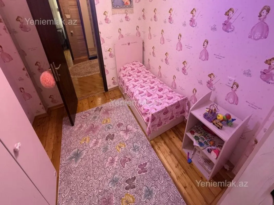 Satılır 4 otaqlı köhnə tikili 90 m²