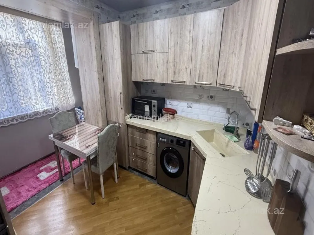 Satılır 4 otaqlı köhnə tikili 90 m²