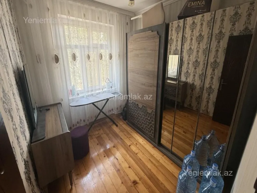 Satılır 4 otaqlı köhnə tikili 90 m²