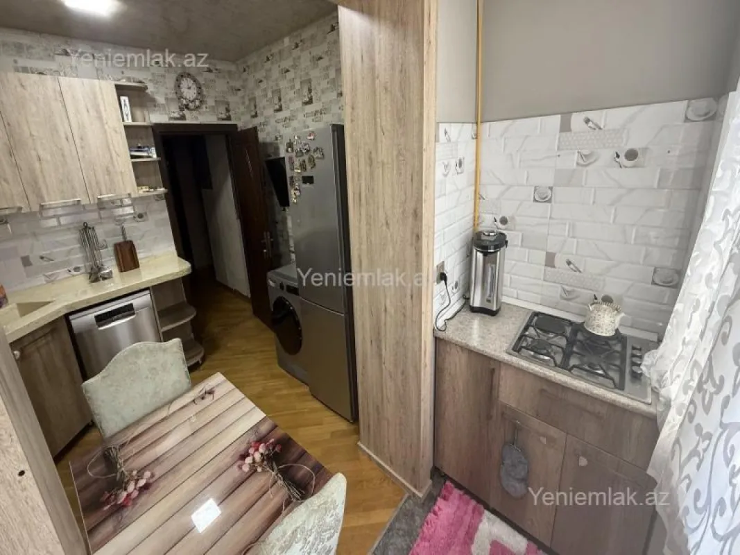 Satılır 4 otaqlı köhnə tikili 90 m²