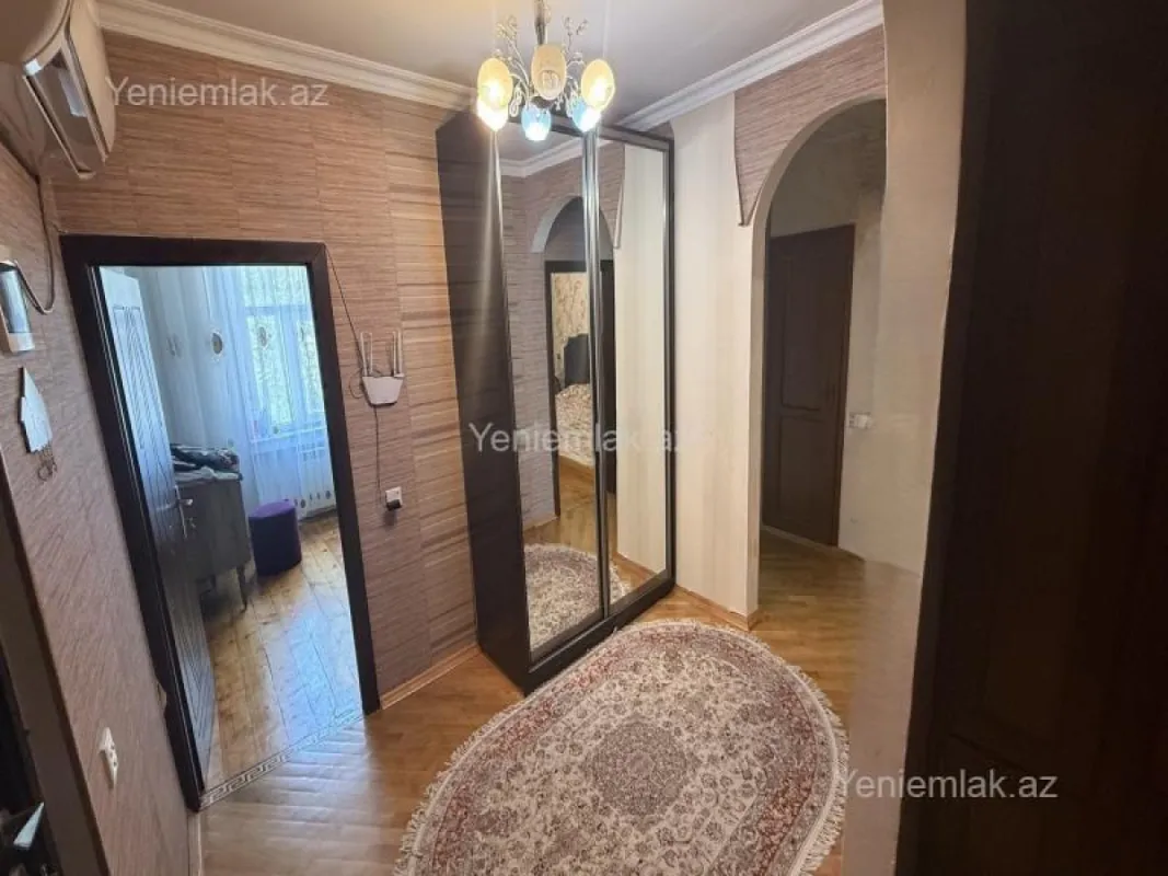 Satılır 4 otaqlı köhnə tikili 90 m²