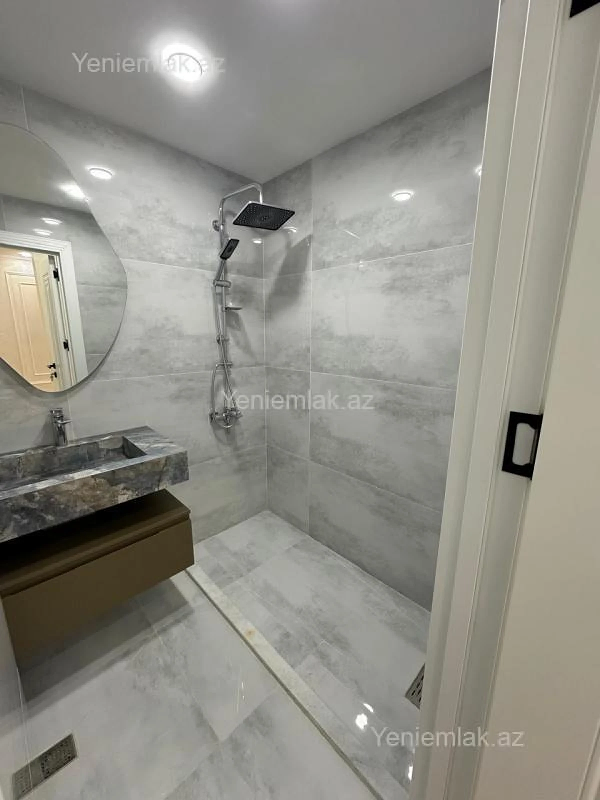 Satılır 3 otaqlı köhnə tikili 80 m²