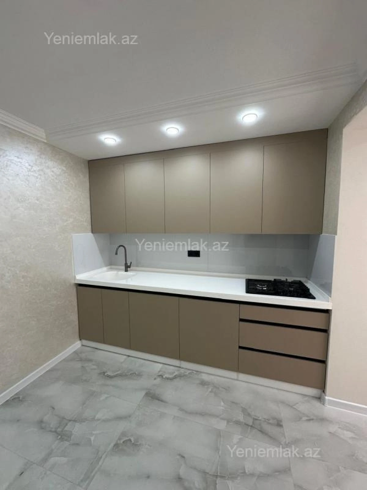 Satılır 3 otaqlı köhnə tikili 80 m²