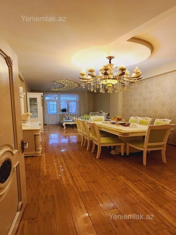 Satılır 3 otaqlı yeni tikili 135 m²