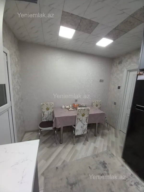 Kirayə verilir 4 otaqlı köhnə tikili 112 m²