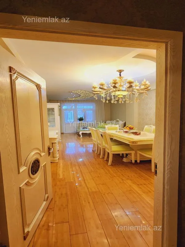 Satılır 3 otaqlı yeni tikili 135 m²