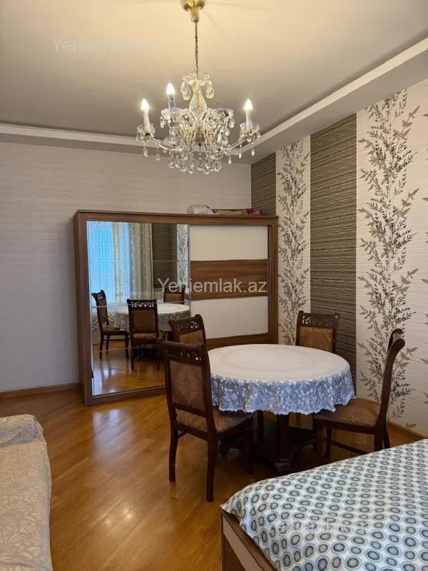 Satılır 3 otaqlı köhnə tikili 90 m²