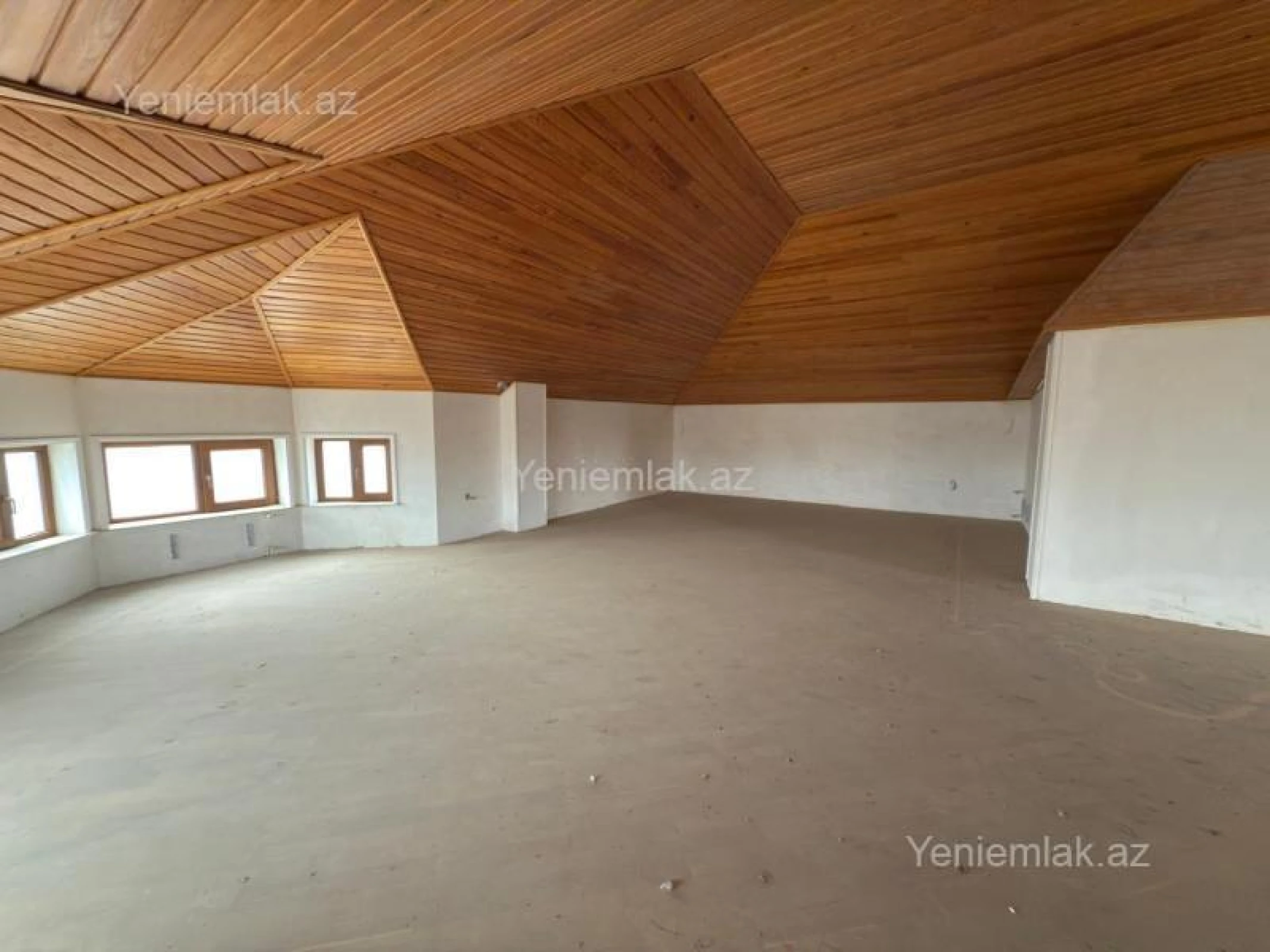 Satılır 8 otaqlı həyət evi 650 m²