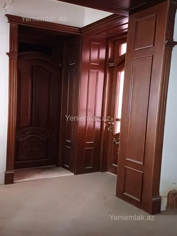 Satılır 8 otaqlı həyət evi 650 m²
