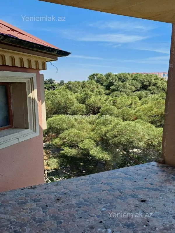 Satılır 8 otaqlı həyət evi 650 m²