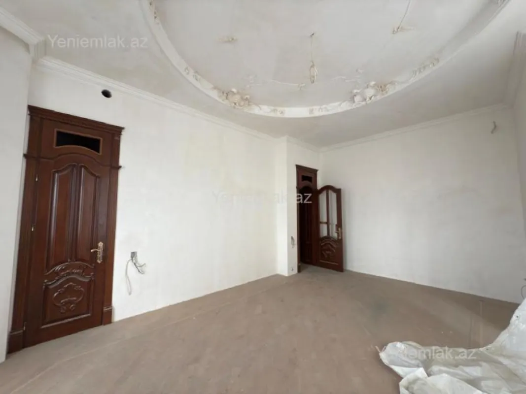 Satılır 8 otaqlı həyət evi 650 m²