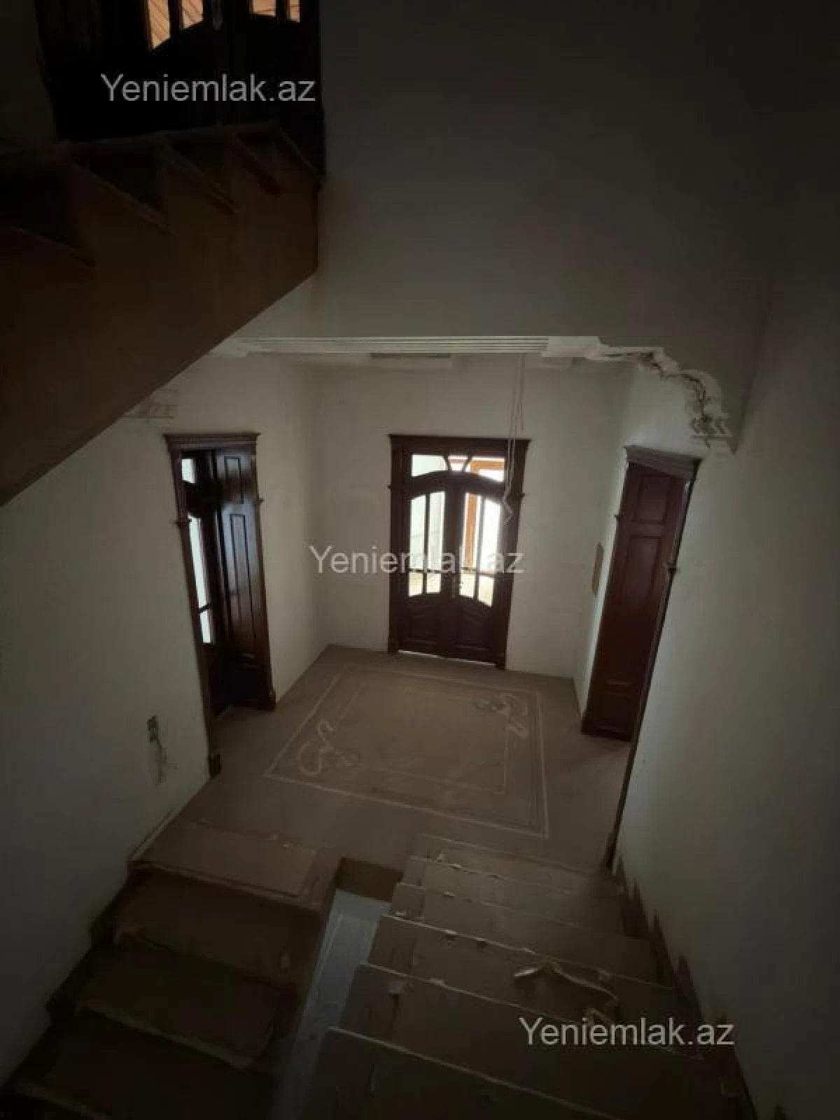 Satılır 8 otaqlı həyət evi 650 m²