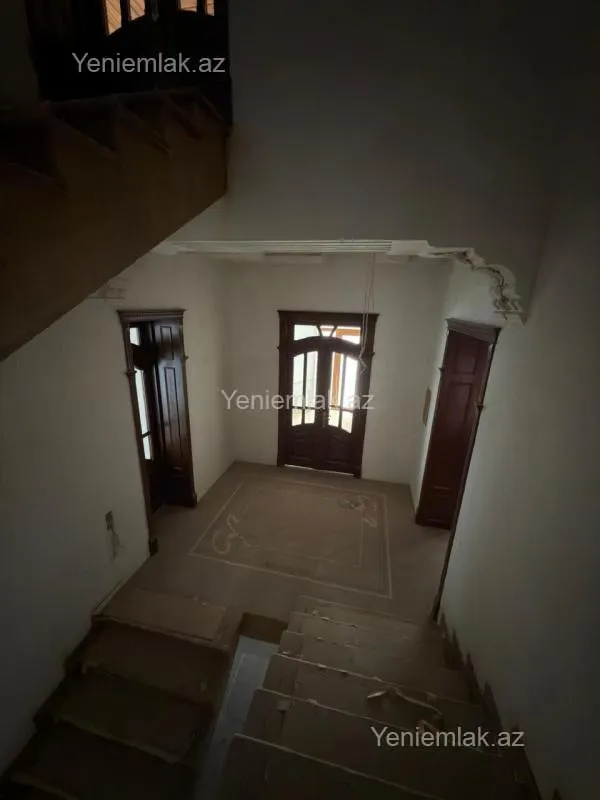 Satılır 8 otaqlı həyət evi 650 m²