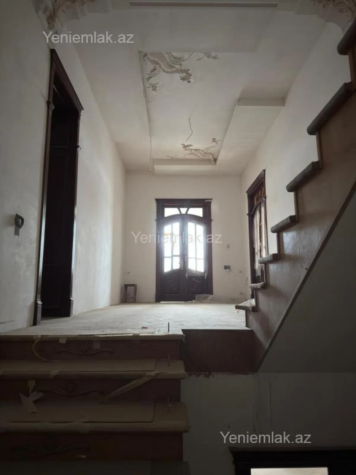 Satılır 8 otaqlı həyət evi 650 m²