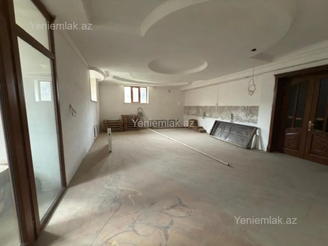 Satılır 8 otaqlı həyət evi 650 m²