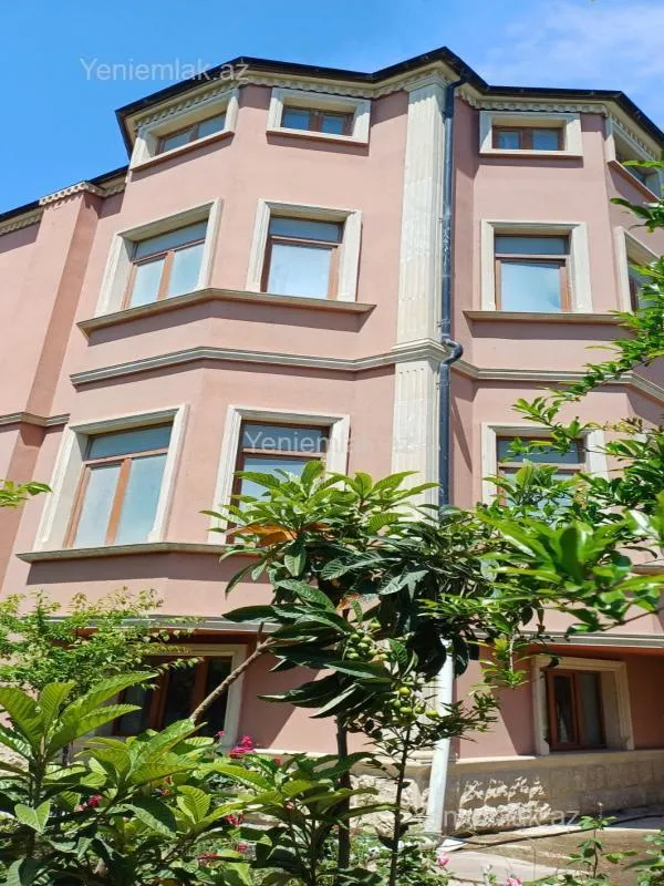 Satılır 8 otaqlı həyət evi 650 m²