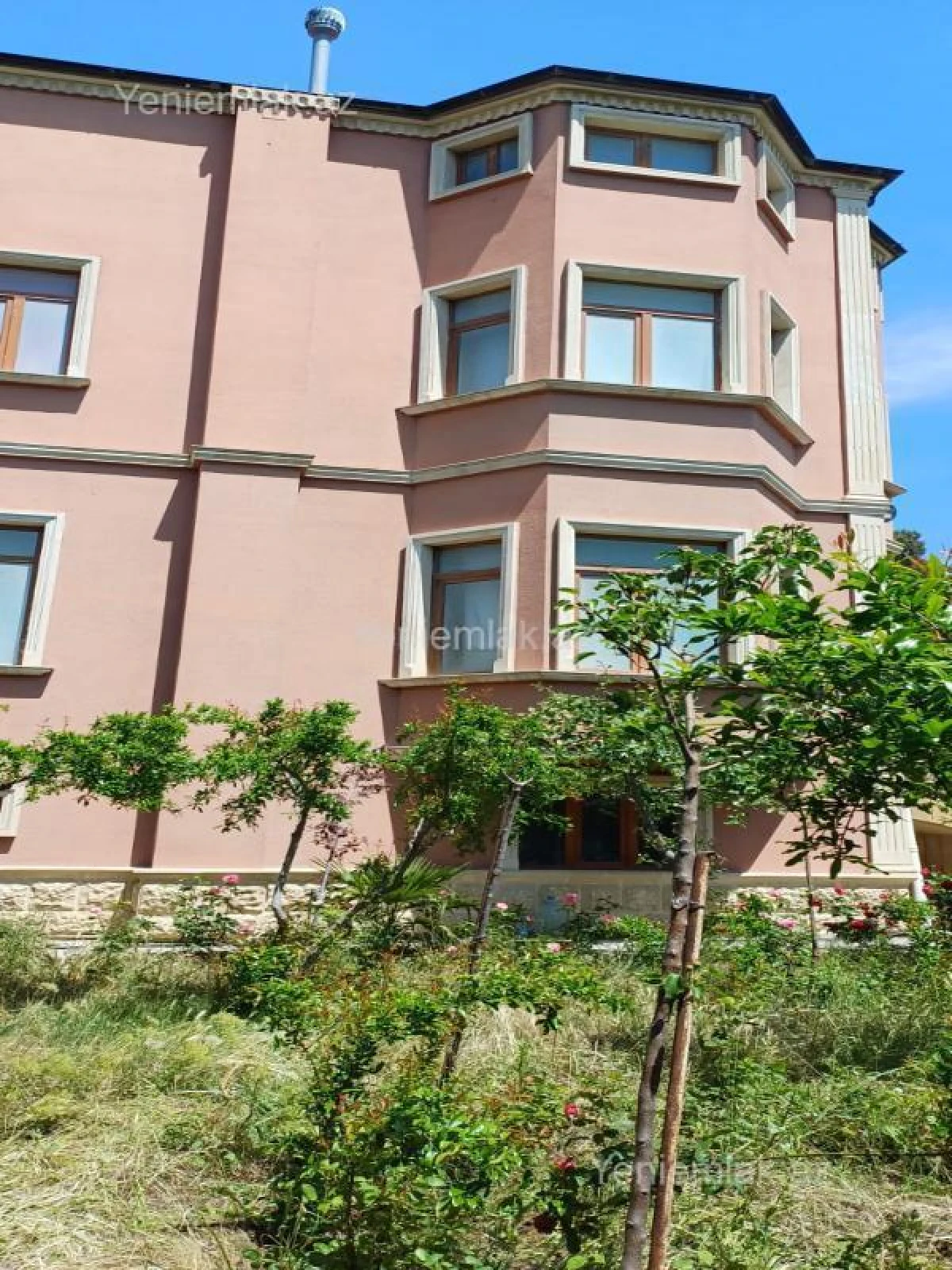 Satılır 8 otaqlı həyət evi 650 m²