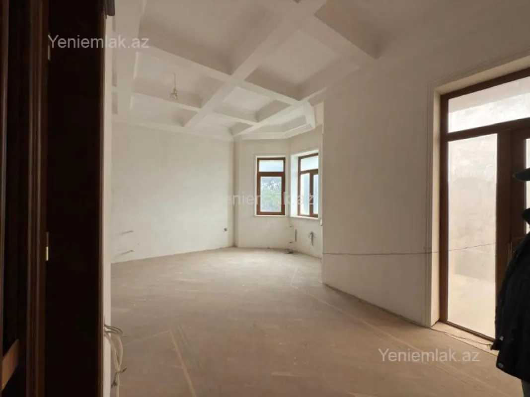 Satılır 8 otaqlı həyət evi 650 m²