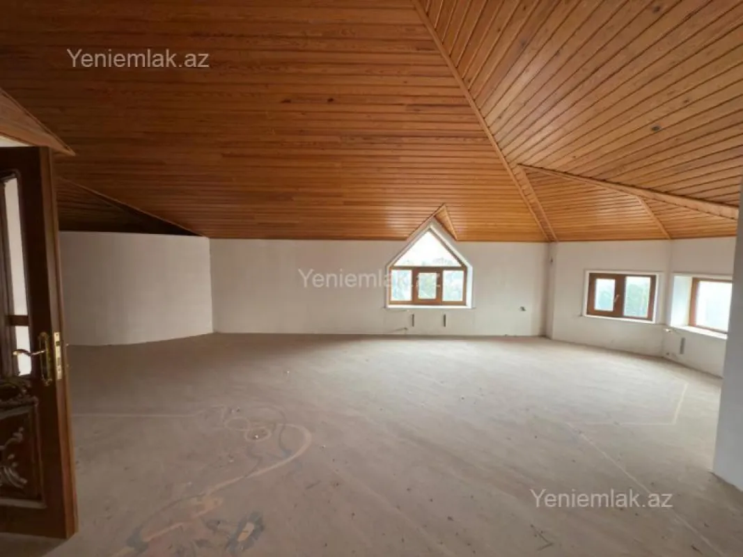 Satılır 8 otaqlı həyət evi 650 m²