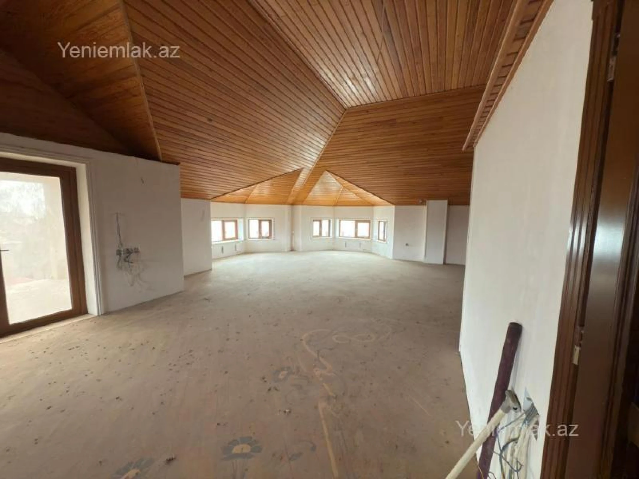 Satılır 8 otaqlı həyət evi 650 m²