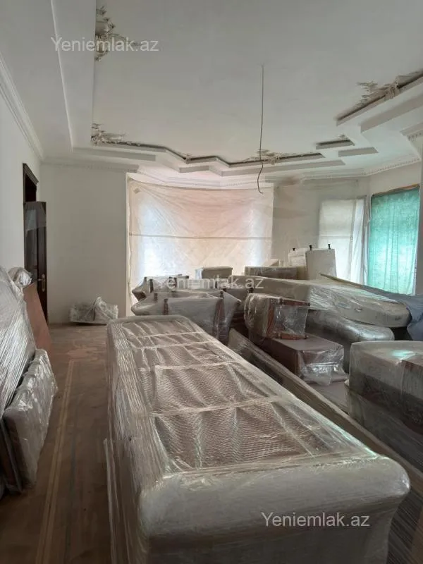 Satılır 8 otaqlı həyət evi 650 m²