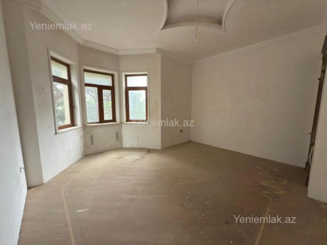 Satılır 8 otaqlı həyət evi 650 m²
