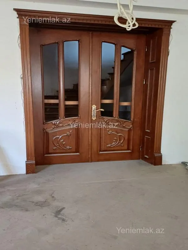 Satılır 8 otaqlı həyət evi 650 m²
