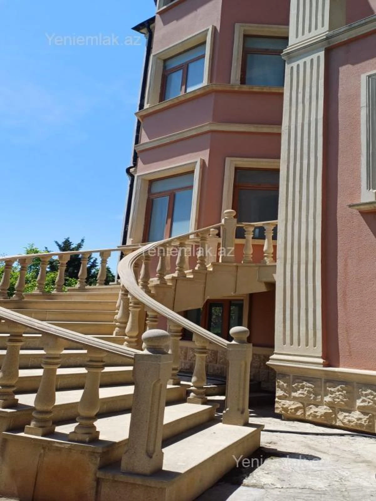 Satılır 8 otaqlı həyət evi 650 m²