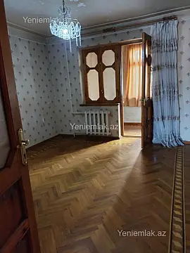 Satılır 4 otaqlı köhnə tikili 80 m²