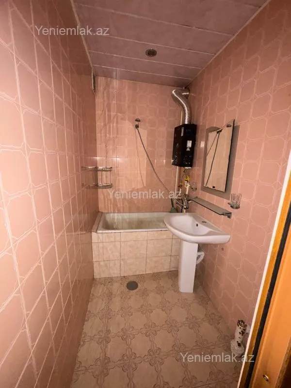 Satılır 3 otaqlı köhnə tikili 80 m²