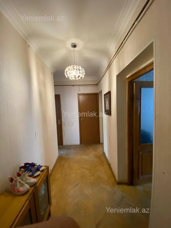 Satılır 4 otaqlı köhnə tikili 100 m²