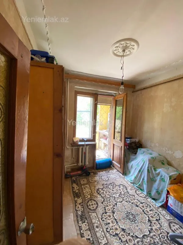 Satılır 4 otaqlı köhnə tikili 100 m²