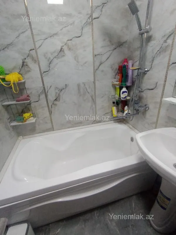 Satılır 6 otaqlı həyət evi 192 m²