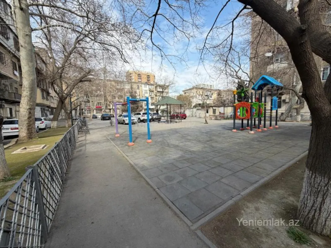 Satılır 3 otaqlı köhnə tikili 74 m²