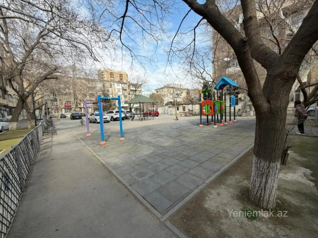 Satılır 3 otaqlı köhnə tikili 74 m²