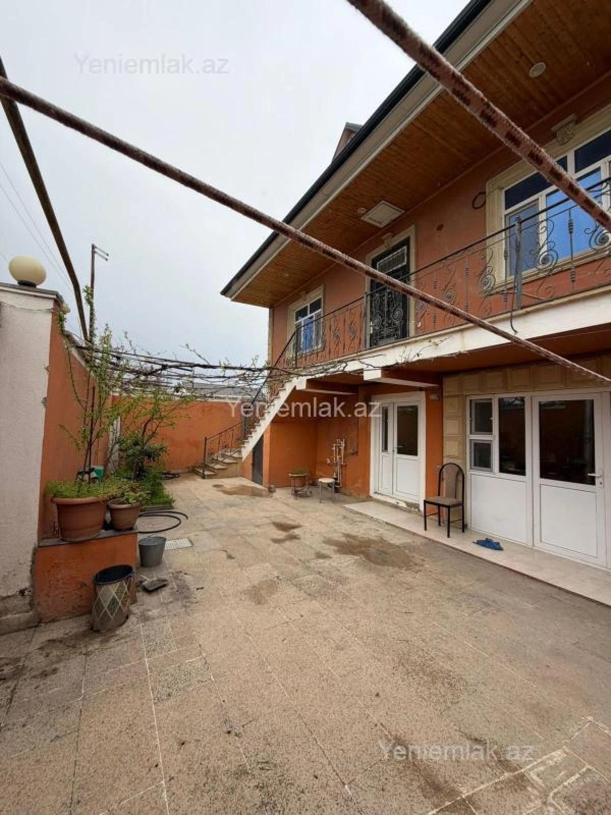 Satılır 7 otaqlı həyət evi 240 m²