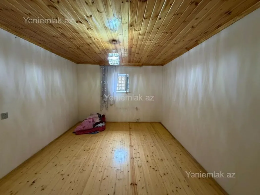 Satılır 7 otaqlı həyət evi 240 m²