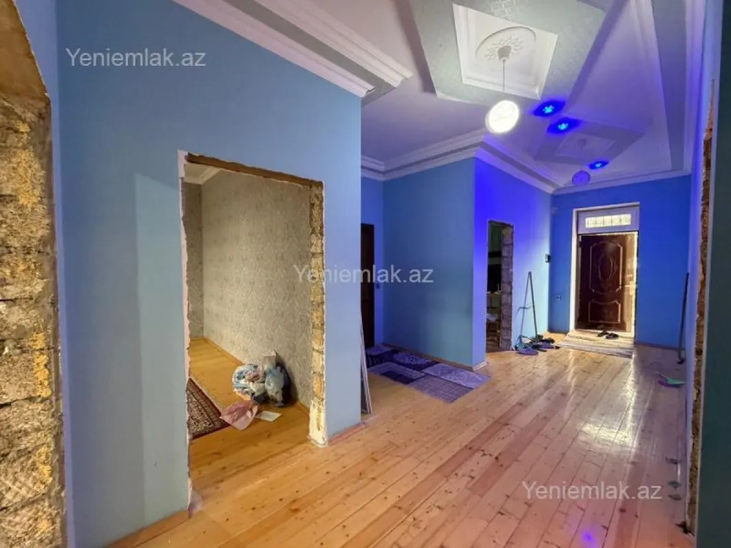 Satılır 7 otaqlı həyət evi 240 m²