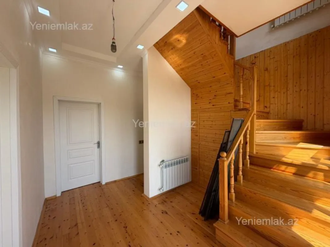 Satılır 5 otaqlı həyət evi 200 m²