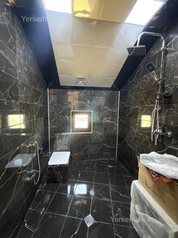 Satılır 5 otaqlı həyət evi 200 m²