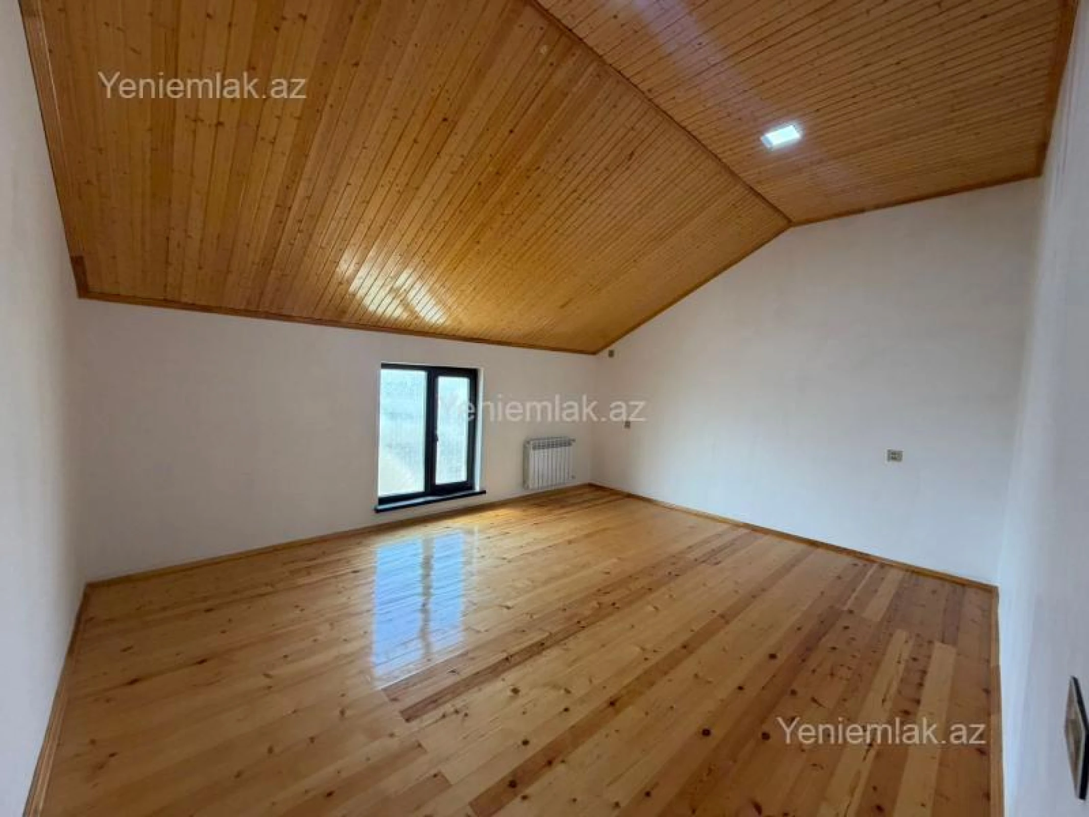 Satılır 5 otaqlı həyət evi 200 m²