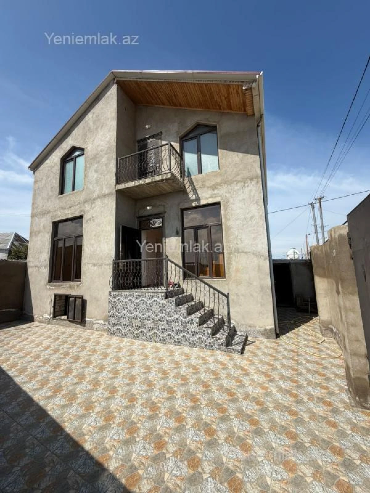Satılır 5 otaqlı həyət evi 200 m²